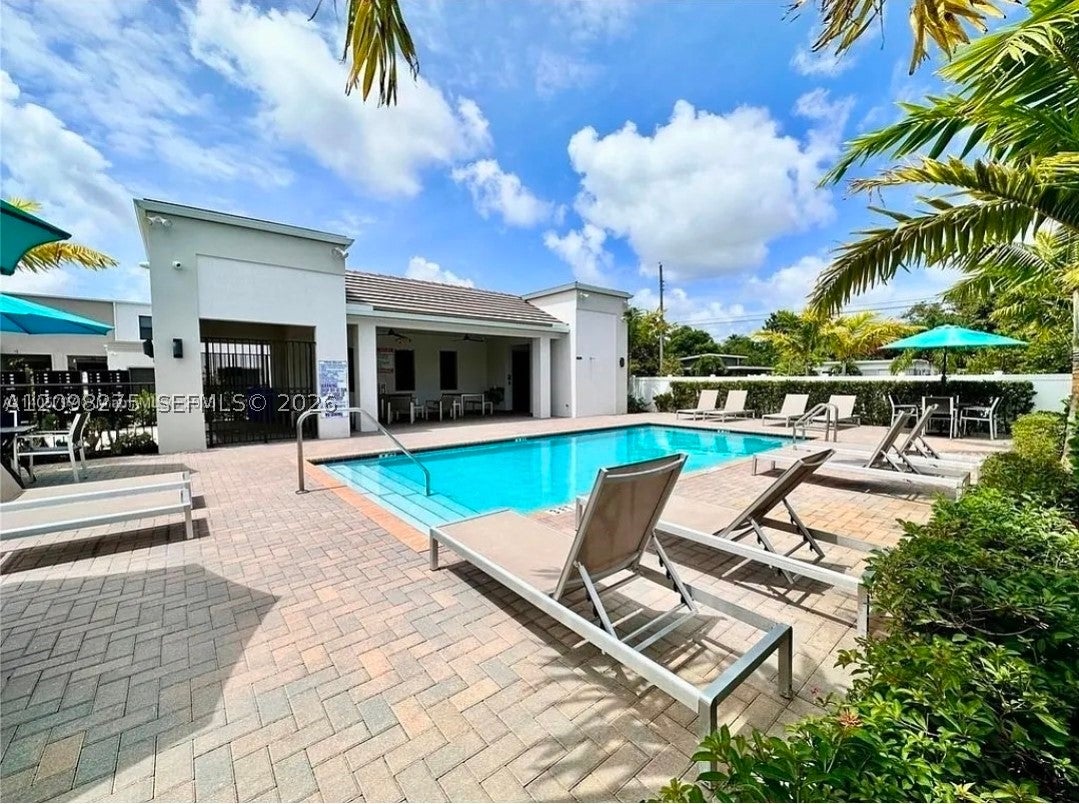 543 NW 17th St 543