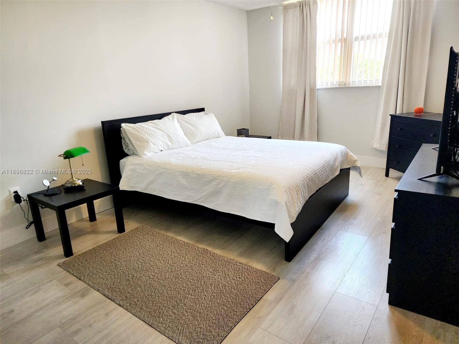 LIME BAY CONDOMINIUM 6 - Residential Lease