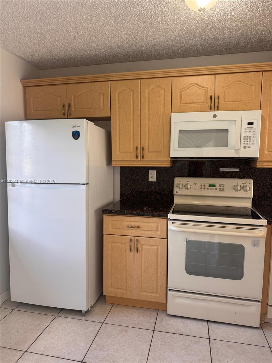 DREAM VILLAS CONDO - Residential Lease