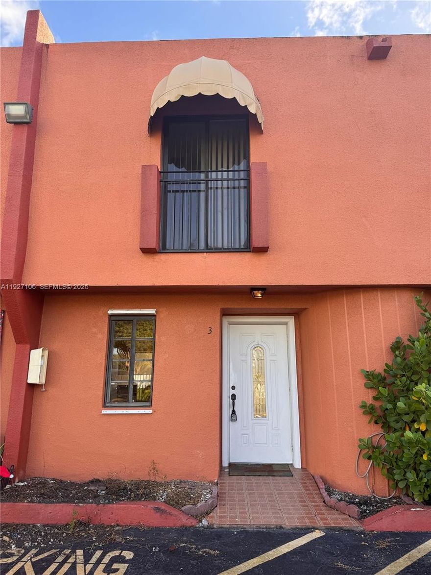 Just updated townhouse close to 836 and 87 ave, ready for new tenants. Need to see proof of income, no previous evictions and three months to move in.