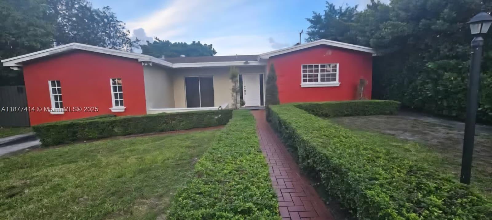 Beautiful House on the corner for Rent located in Westchester, 3 bedroom 1 bathroom, Big Patio and Terraza for your comfort. Ideal for Family with kids. Pet Friendly. The House is located right across the Elementary & Middle School. Plenty of Parking. Laundry Inside. Central Ac. Shed on the Backyard for your total use. . First Month rent
and 2 Deposit!! (The owner live next to the house) Utilities are not Included