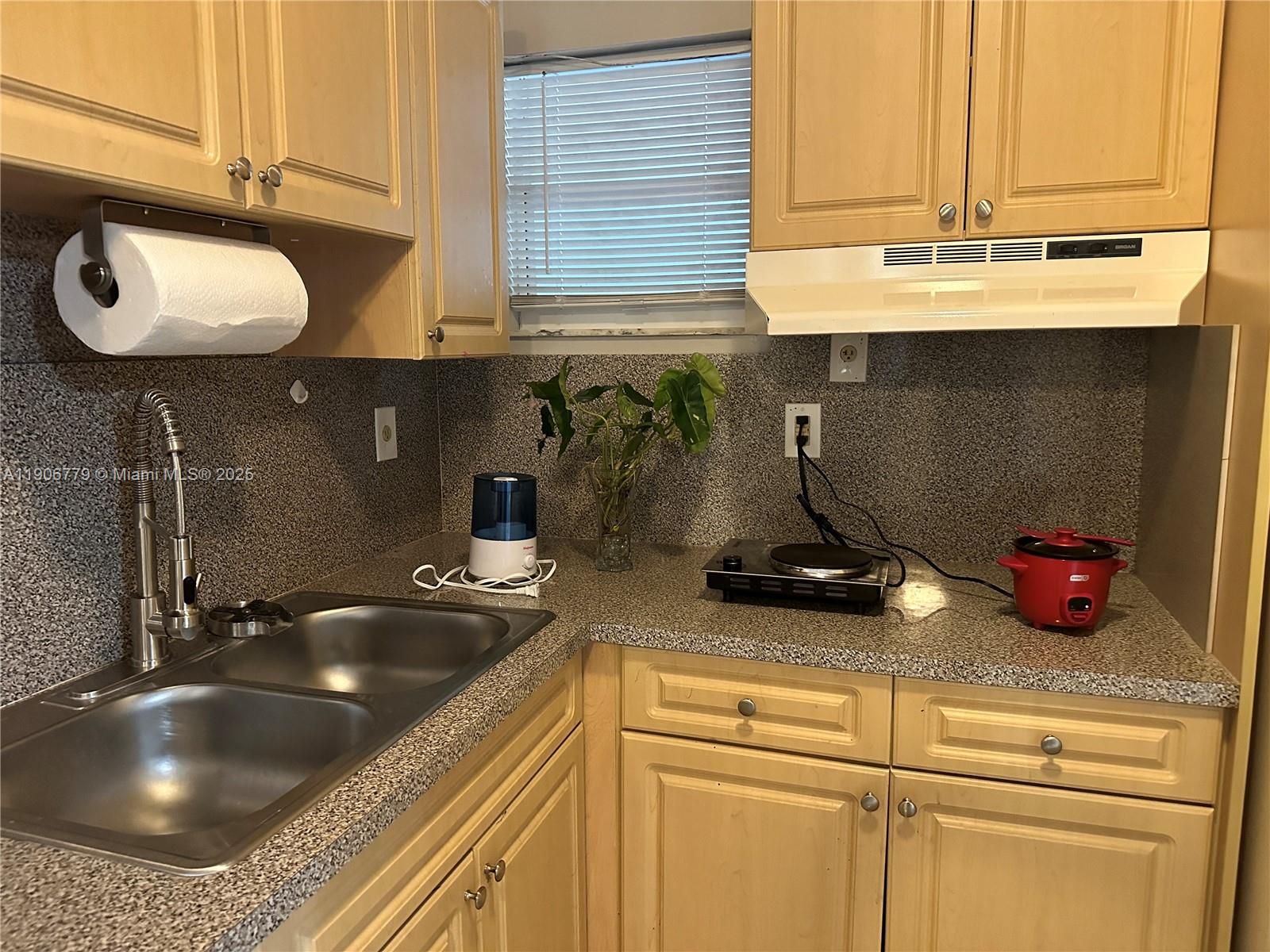 COUNTRY LAKE MANORS SEC 3 - Residential Lease