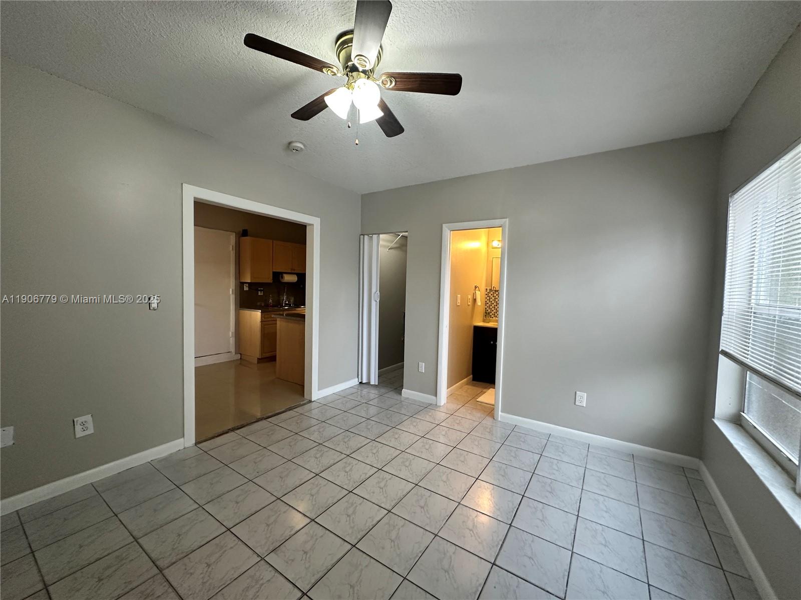 COUNTRY LAKE MANORS SEC 3 - Residential Lease