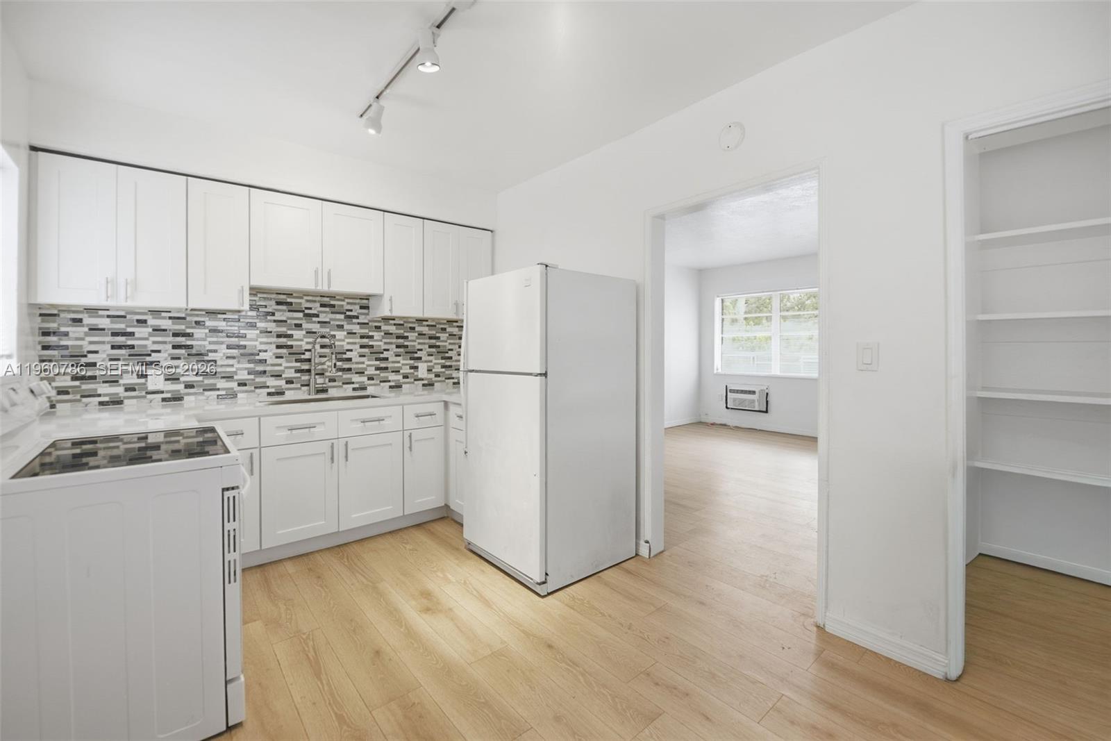 3265 Franklin Ave Downstairs