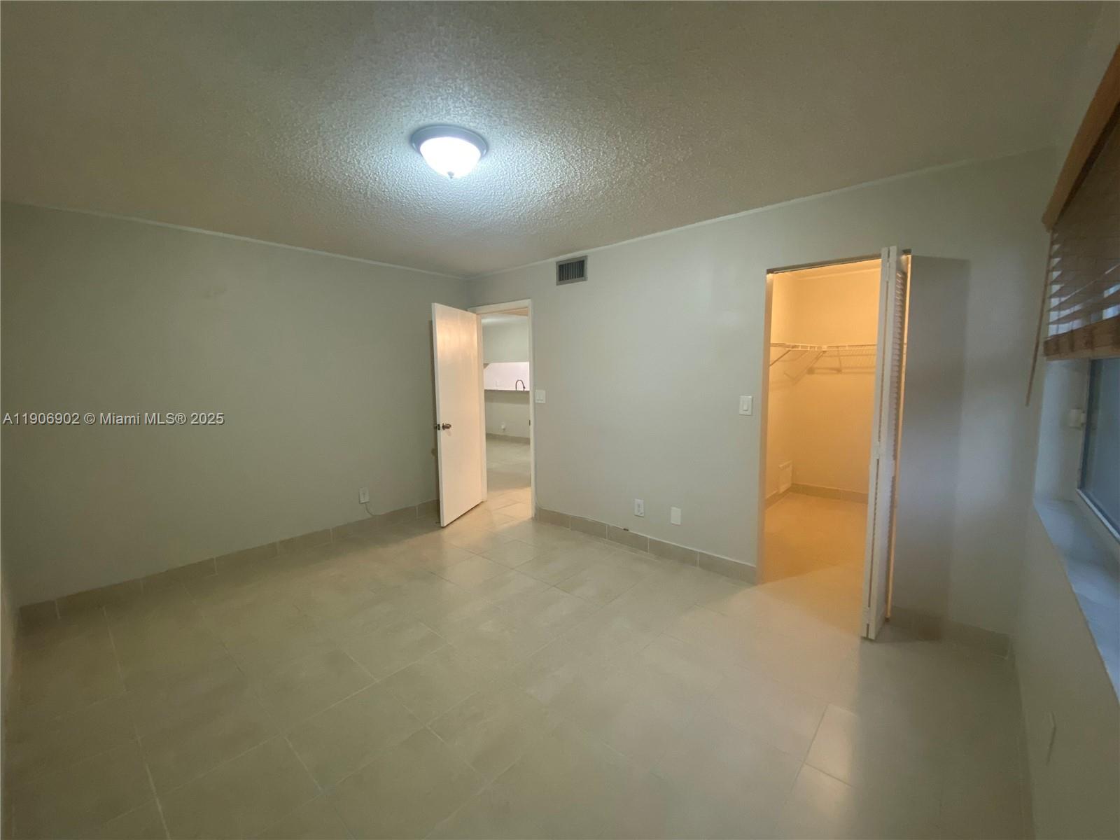 CLUB QUARTERS AT RAINTREE - Residential Lease