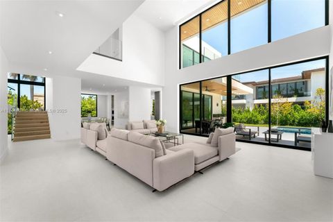 4425 Adams Ave Miami Beach FL 33140