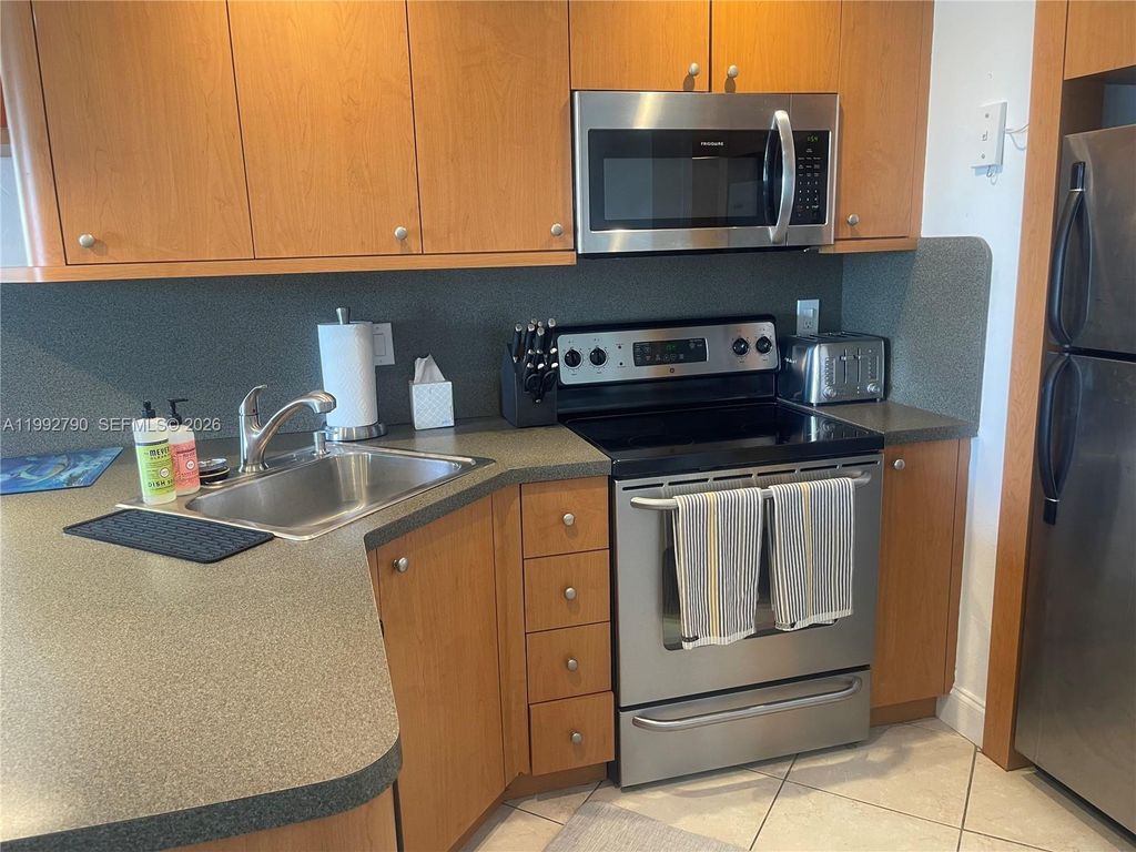 Photo of 2900 NE 30th St #B7, Fort Lauderdale, FL 33306 (MLS # A11992790)