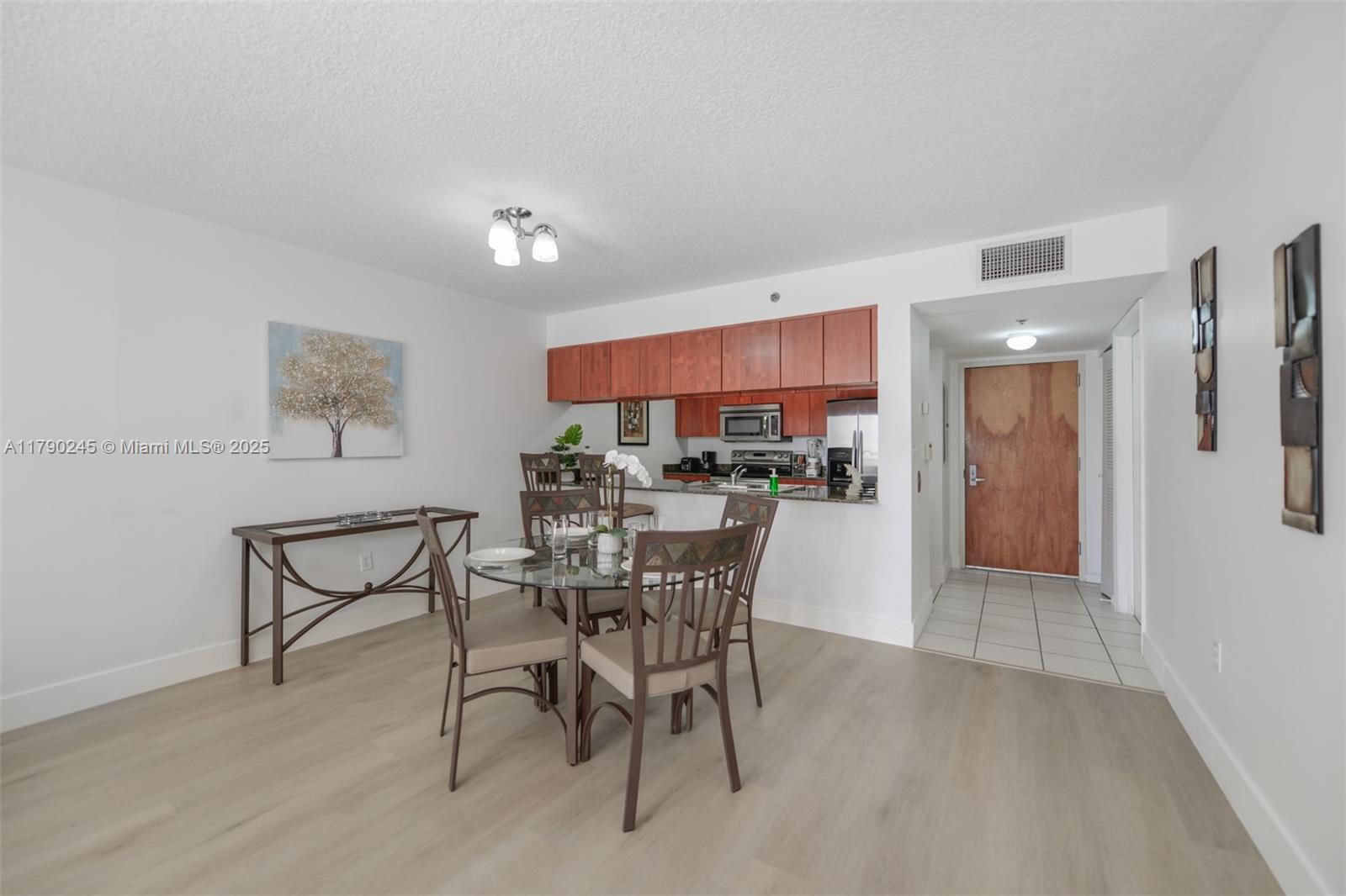 1200 Brickell Bay Dr 1517