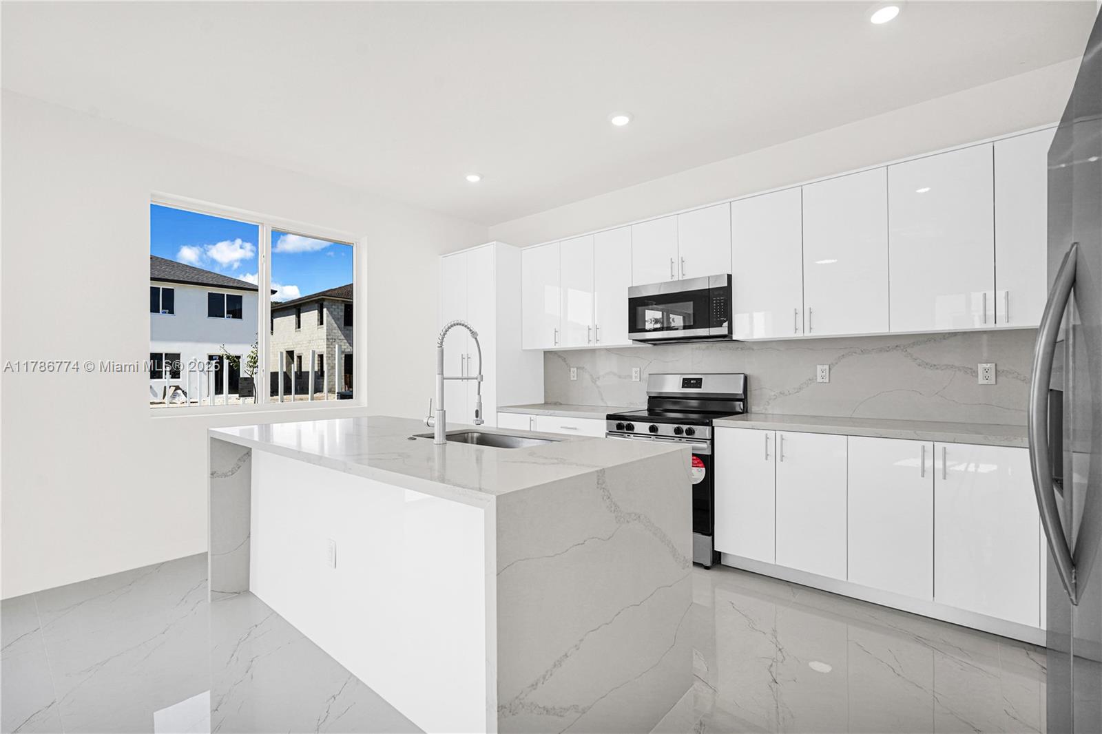 22488 Sw 124 Ct A, Miami, Broward County, Florida - 5 Bedrooms  
4 Bathrooms - 
