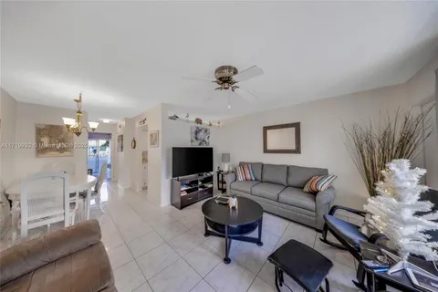 15610 NE 6th Ave Unit 8D, Miami, FL 33162 - MLS#: A11719932
