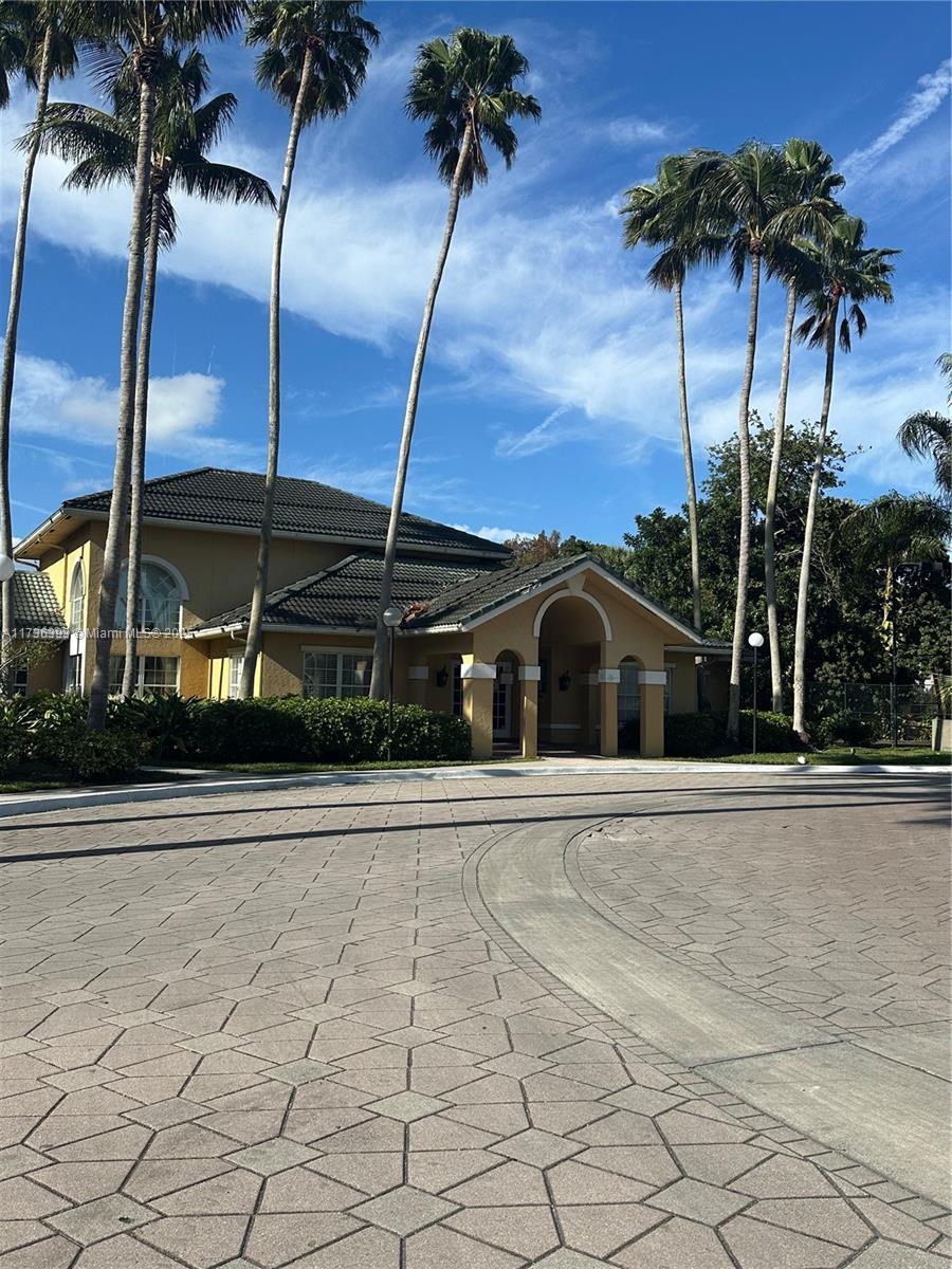 WINDWARD LAKES CONDO - Residential