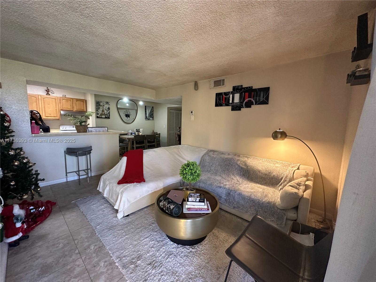 WINDWARD LAKES CONDO - Residential