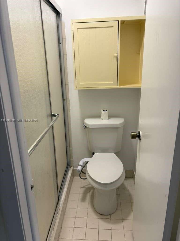 VENETIAN PALMS CONDO - Residential Lease