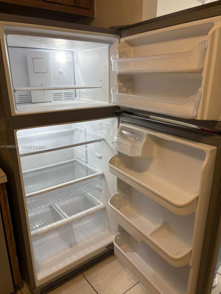 VENETIAN PALMS CONDO - Residential Lease