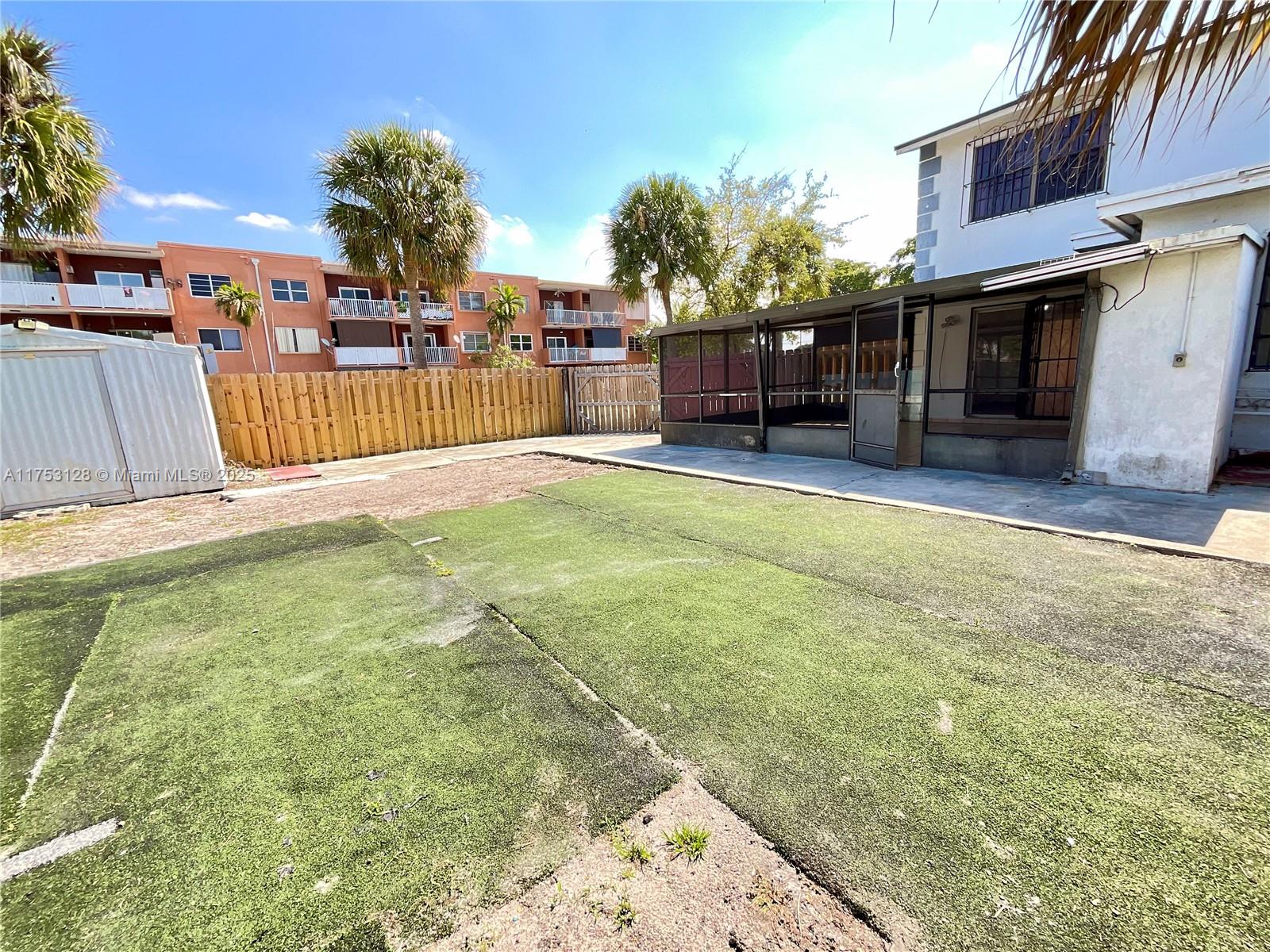 LAKE ROYAL EAST - Residential