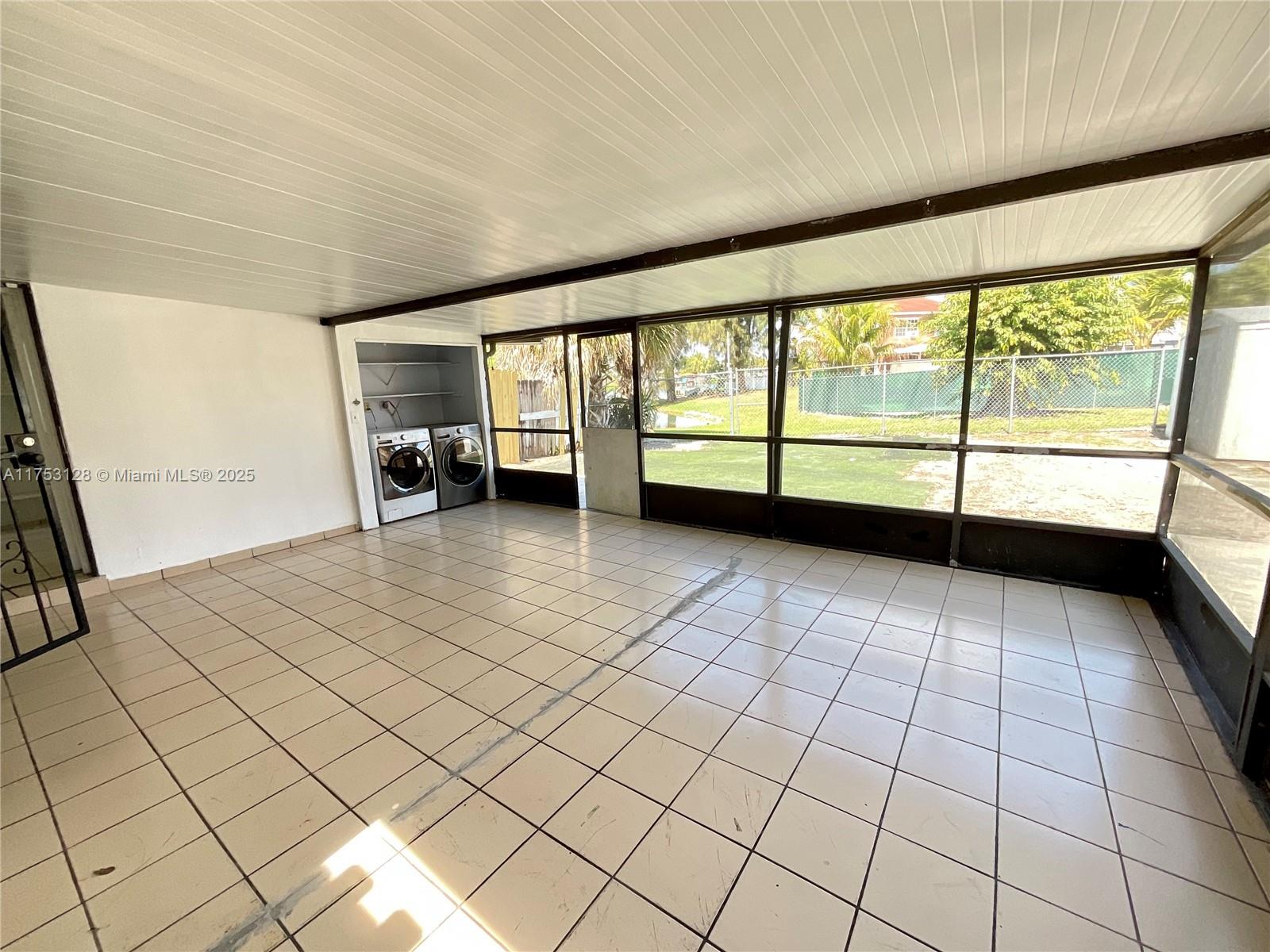 LAKE ROYAL EAST - Residential
