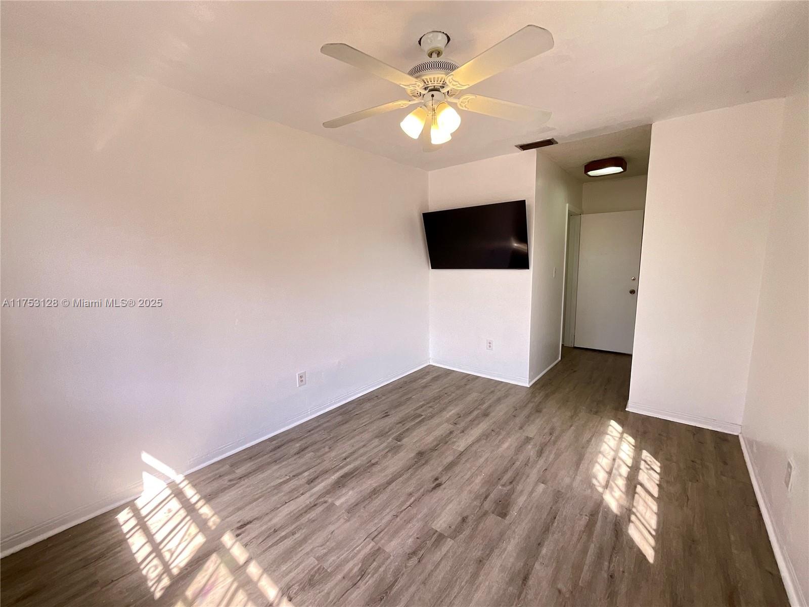 LAKE ROYAL EAST - Residential