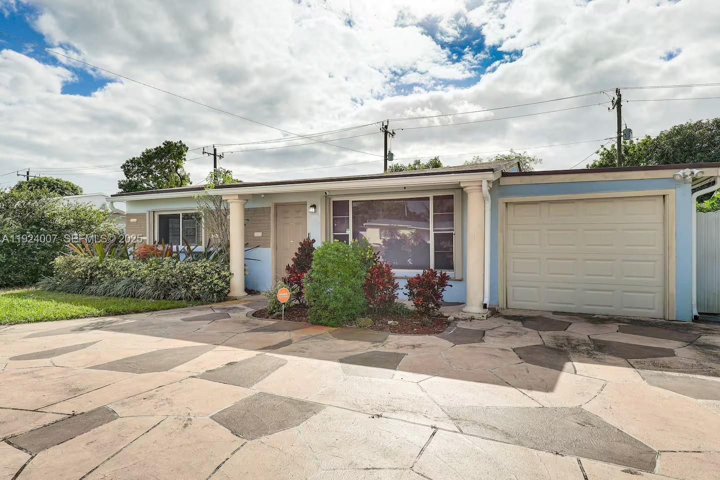 PALM LANE HOMES IN MIRAMA - Residential