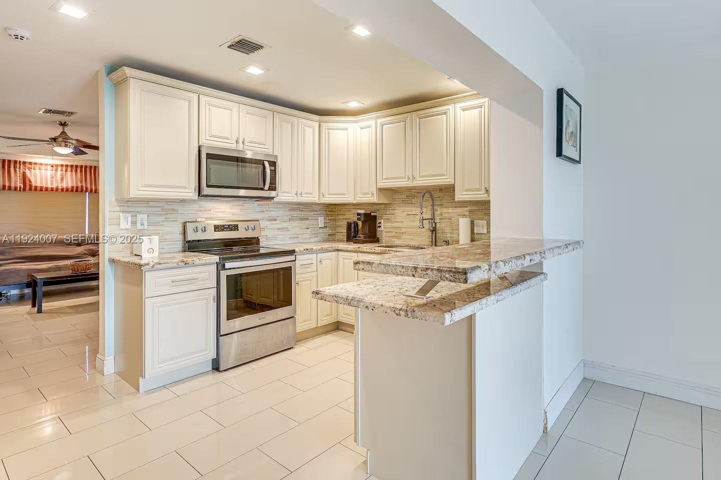 PALM LANE HOMES IN MIRAMA - Residential