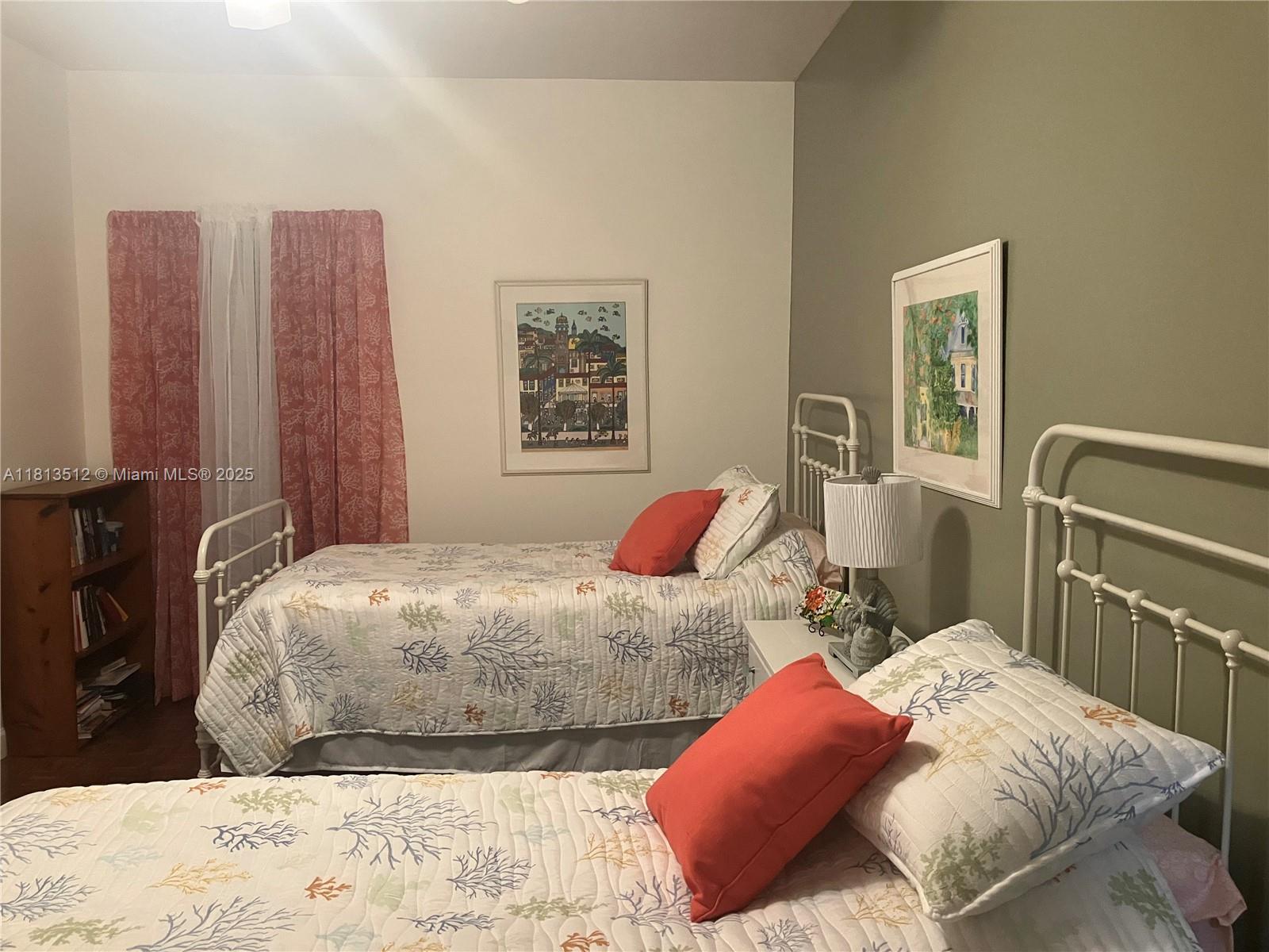 HERITAGE OAKS - Residential