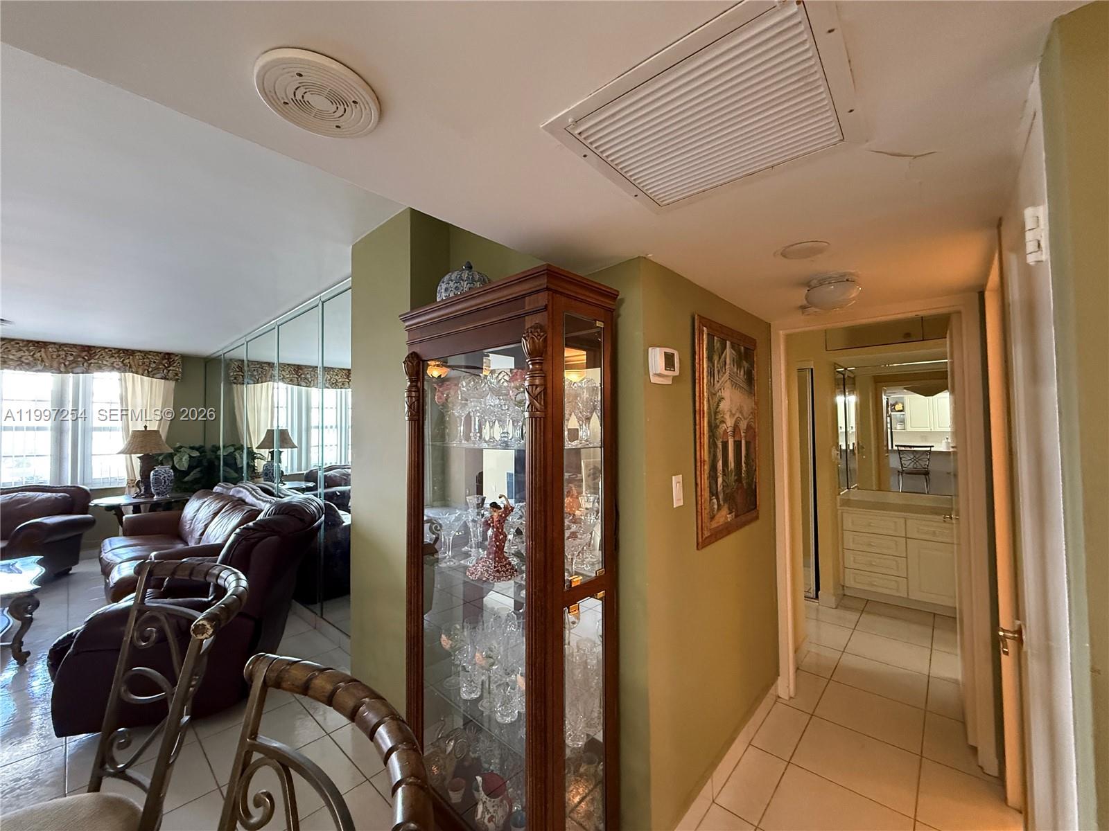 THE DECOPLAGE CONDO - Residential Lease