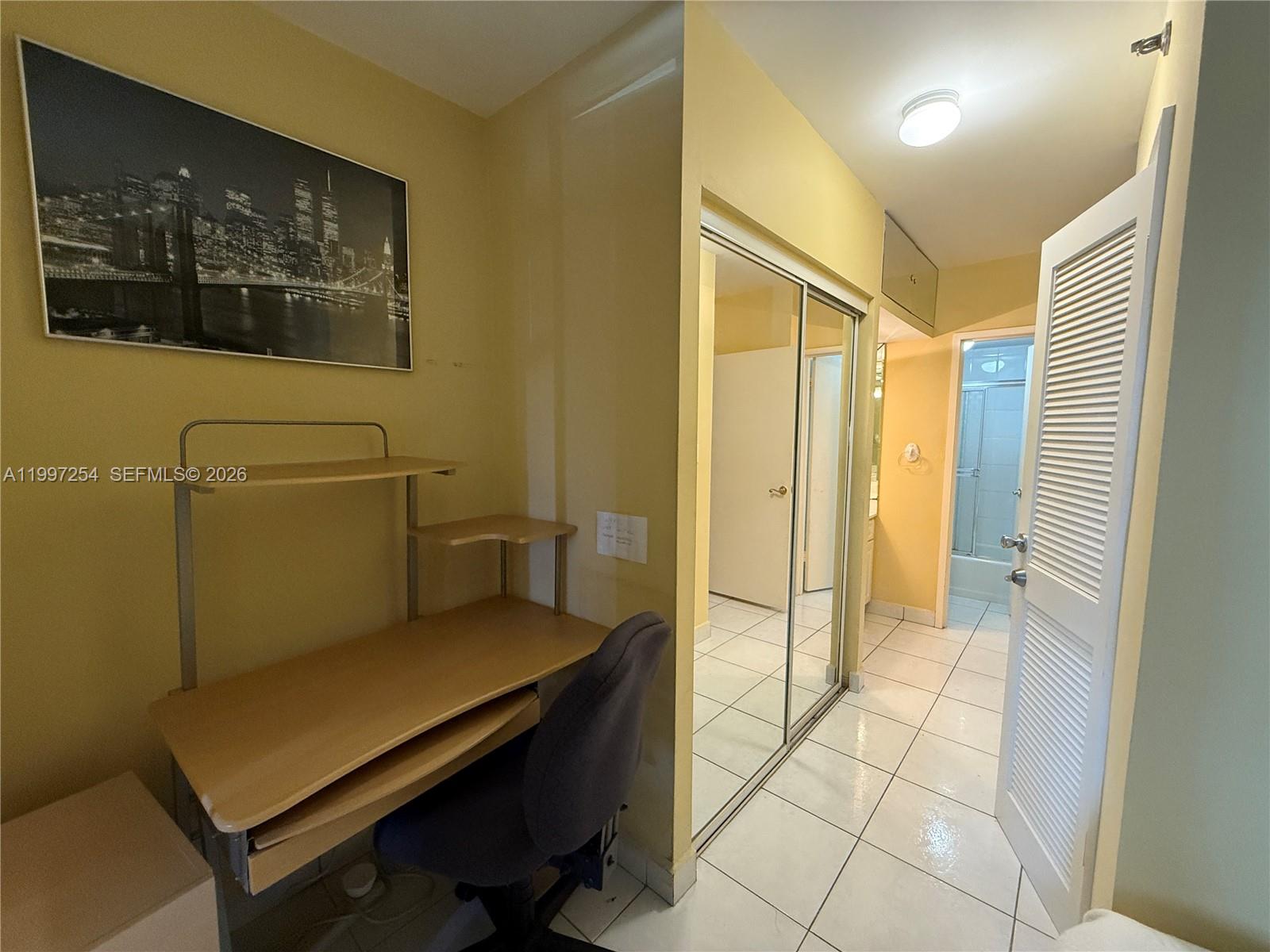 THE DECOPLAGE CONDO - Residential Lease