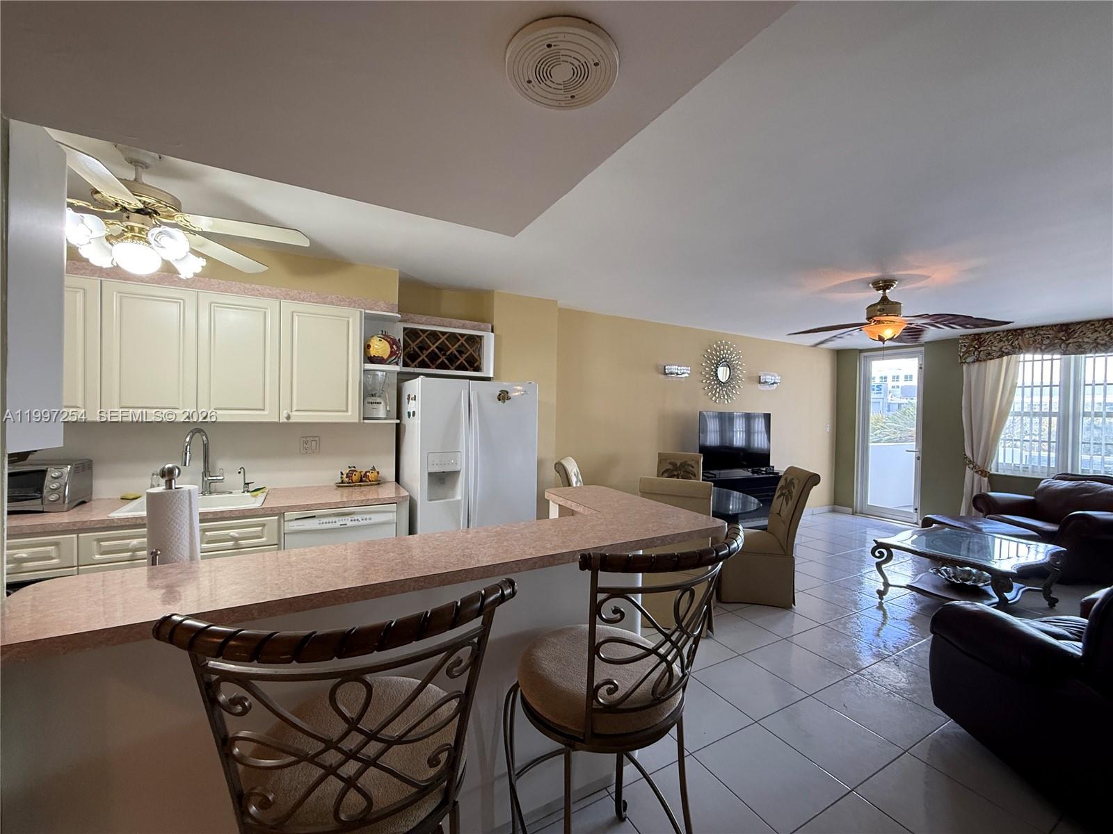 THE DECOPLAGE CONDO - Residential Lease