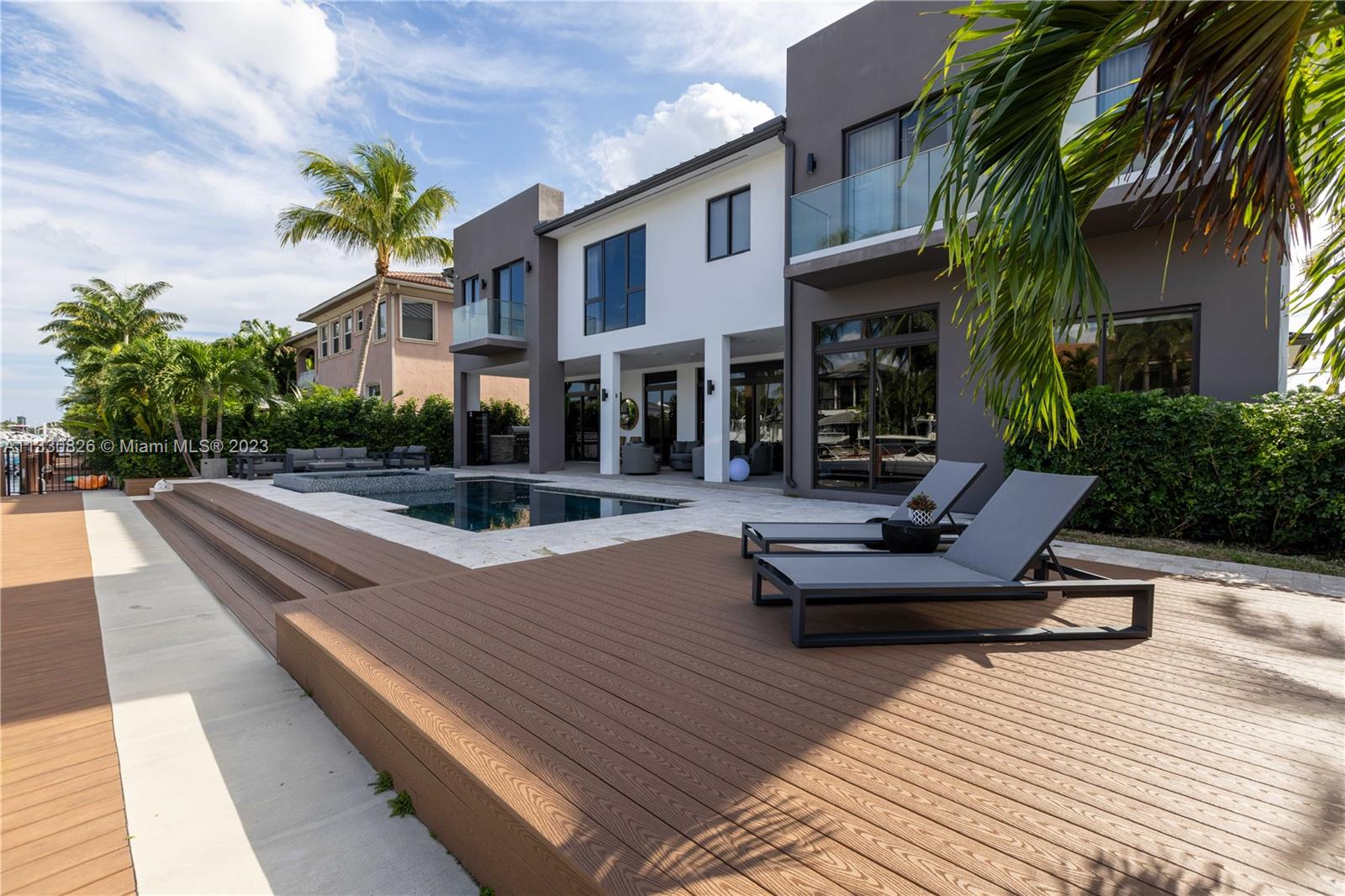 CORAL KEY VILLAS 5TH SEC - Residential