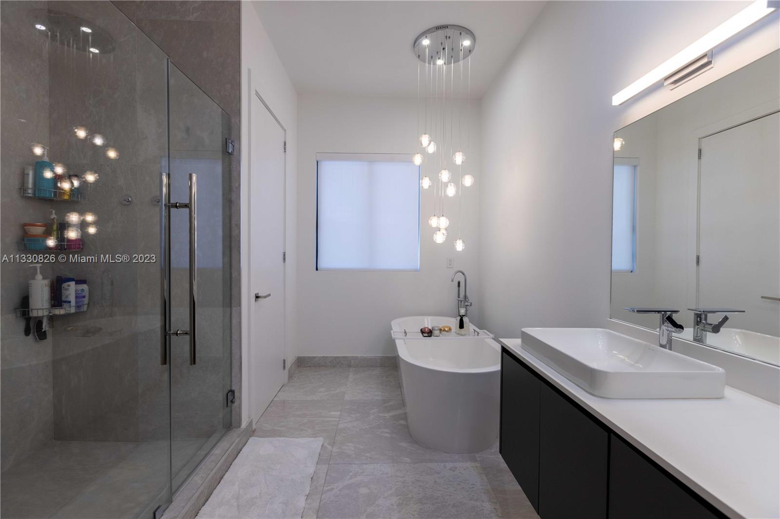 CORAL KEY VILLAS 5TH SEC - Residential