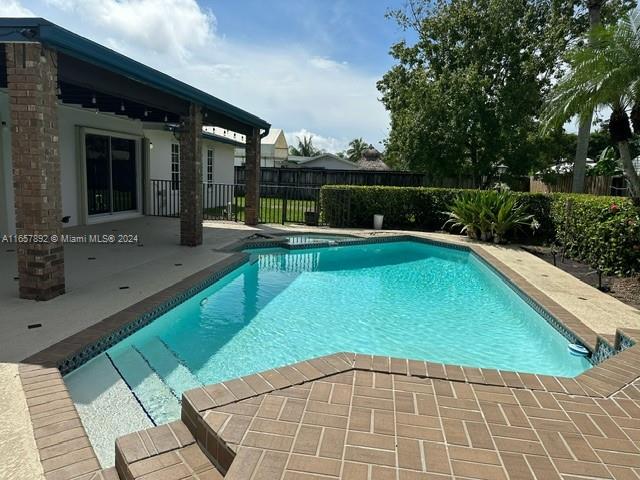 PINE MEADOWS ESTATES - Residential Lease
