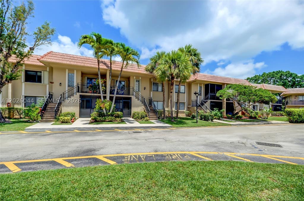 Photo of 302 Lakeview Dr #105, Weston, FL 33326 (MLS # A12026044)