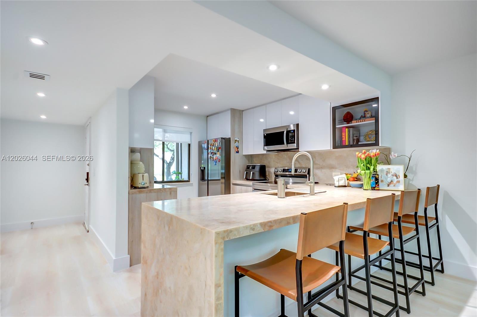 302 Lakeview Dr 105