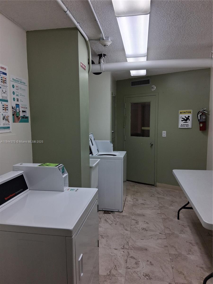 LAKE POINT TOWER CONDO - Residential Lease