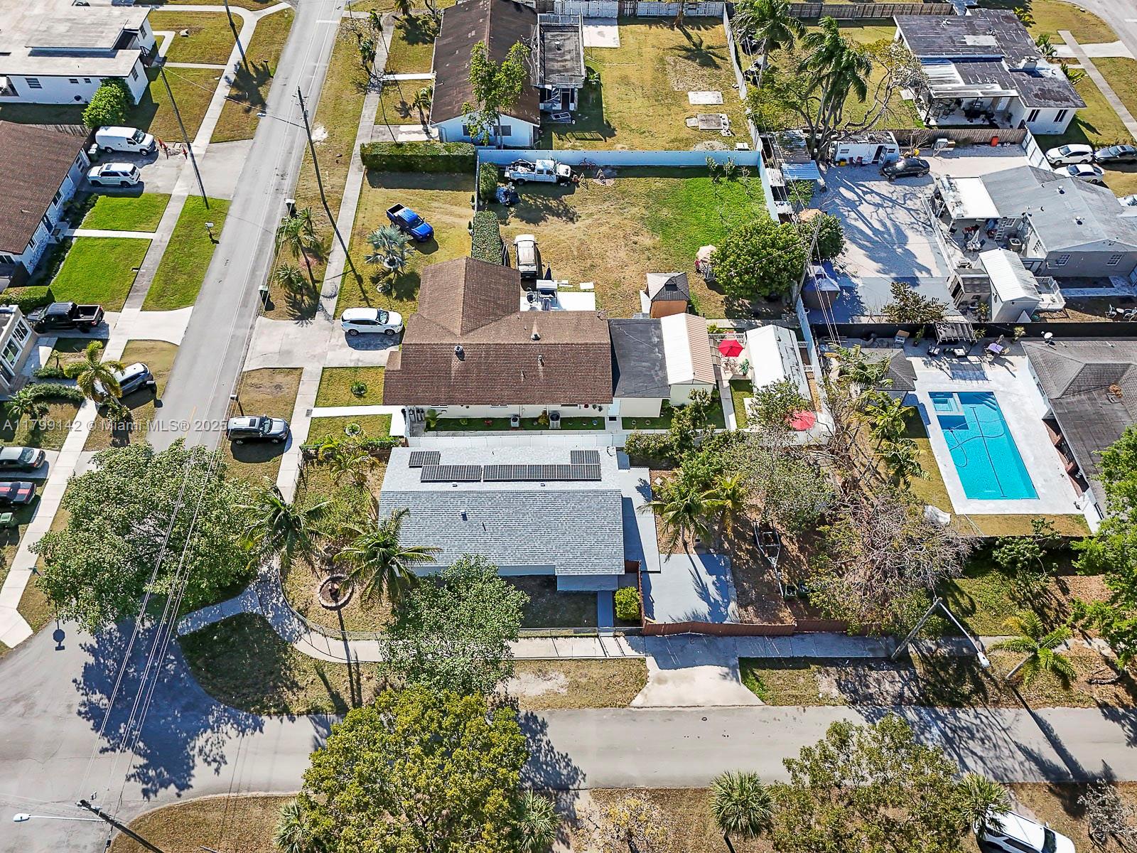 139 NE 17th St 1