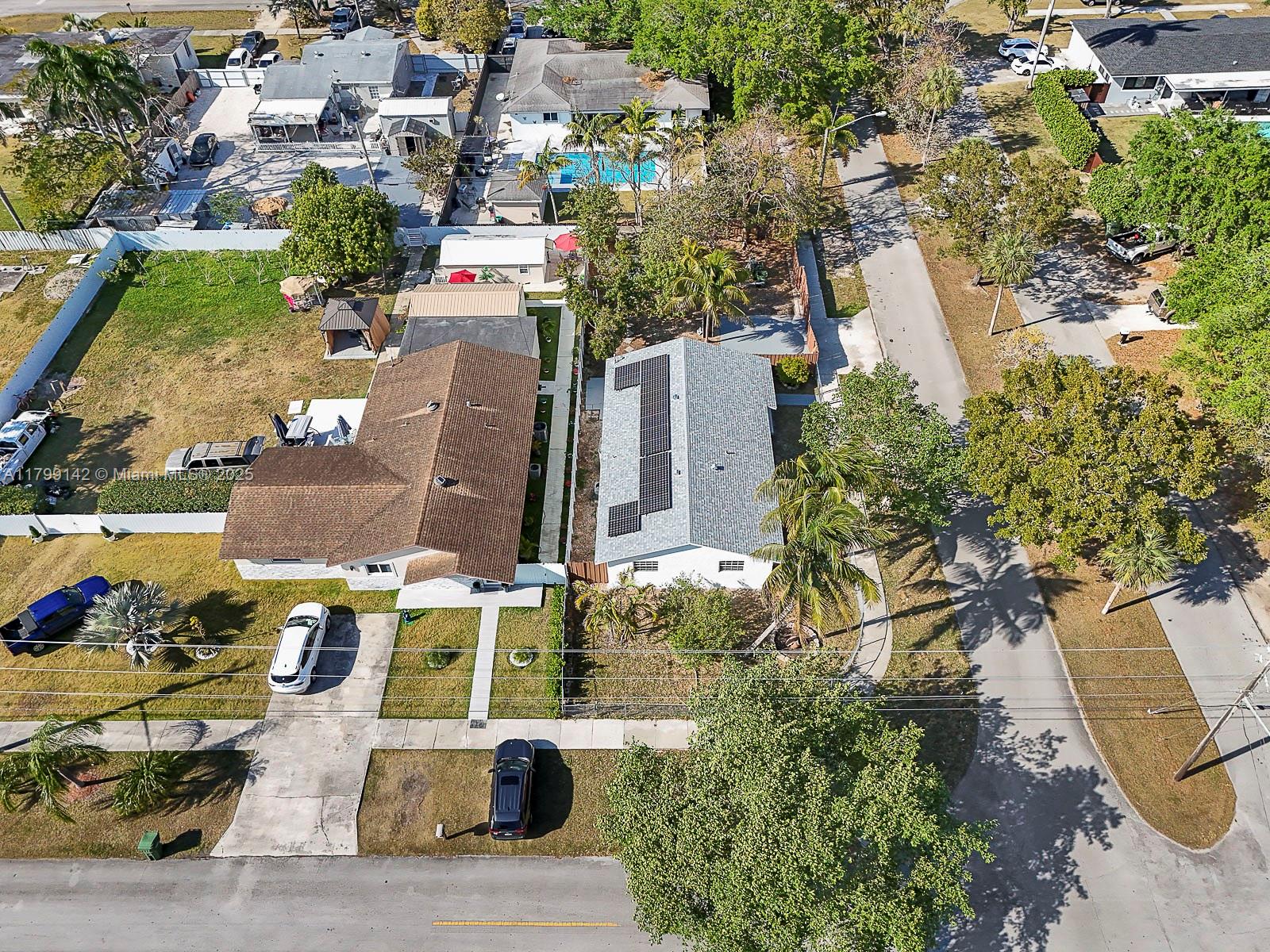 139 NE 17th St 1