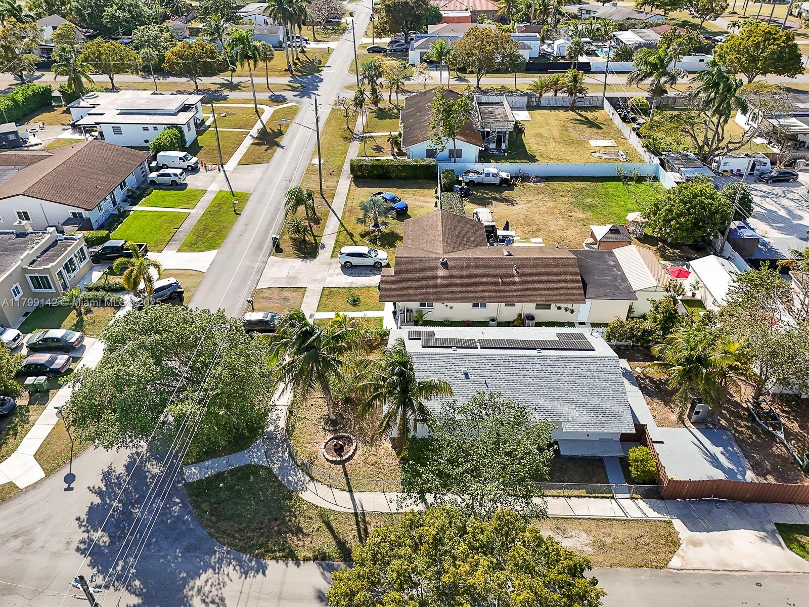 139 NE 17th St 1