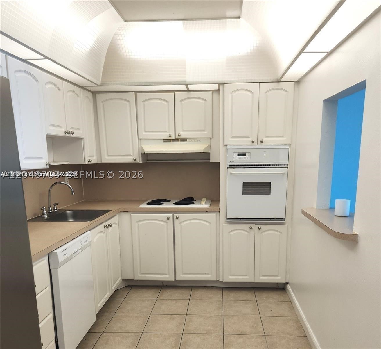 19370 Collins Ave 517