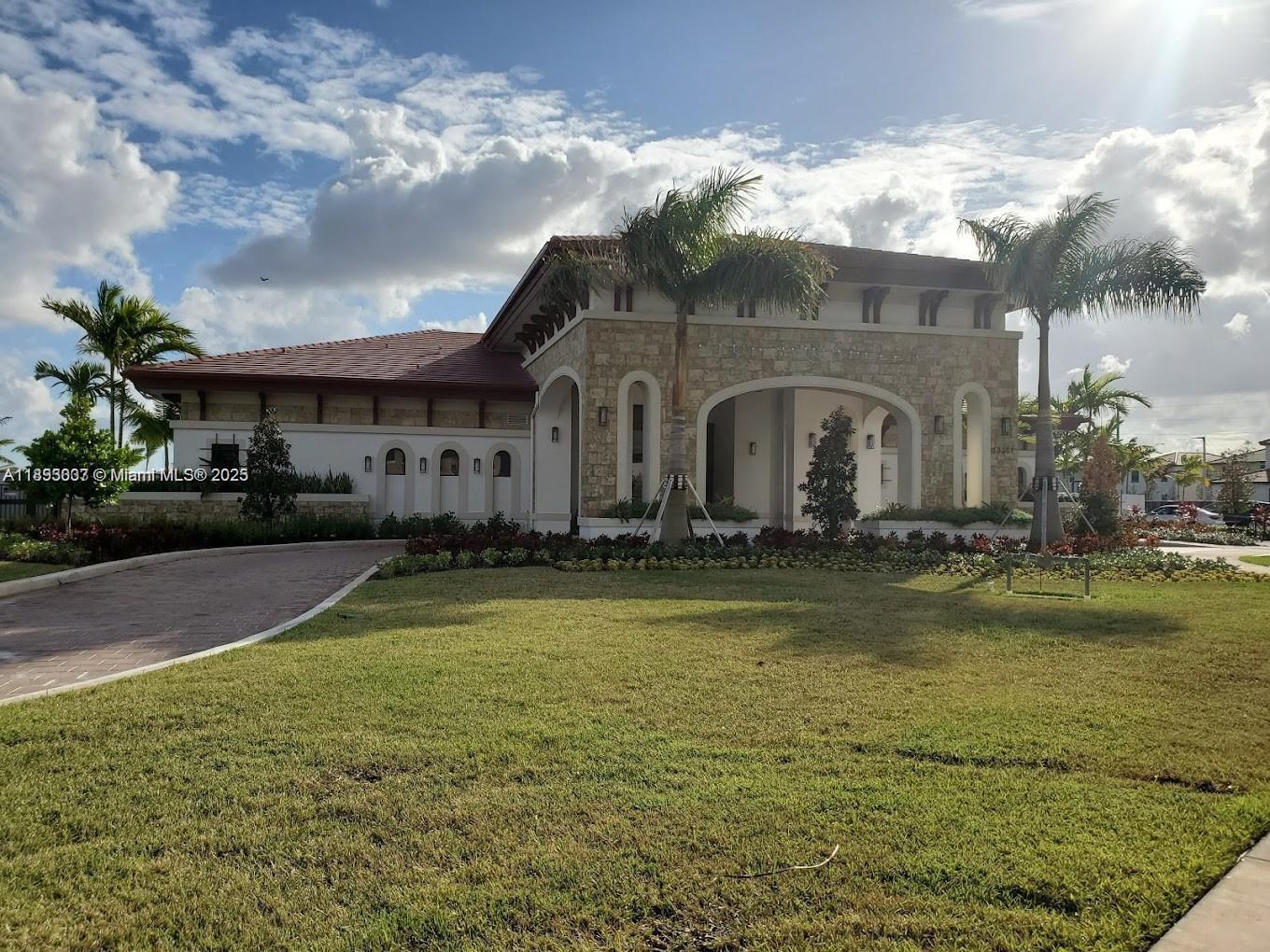AQUABELLA NORTH REPLAT - Residential Lease
