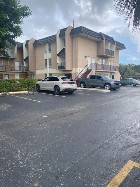 One bedroom one bath on second level. Owner Occupied. One parking space, centrally located near Bird Road and FIU. Condo has pool & common laundry.
