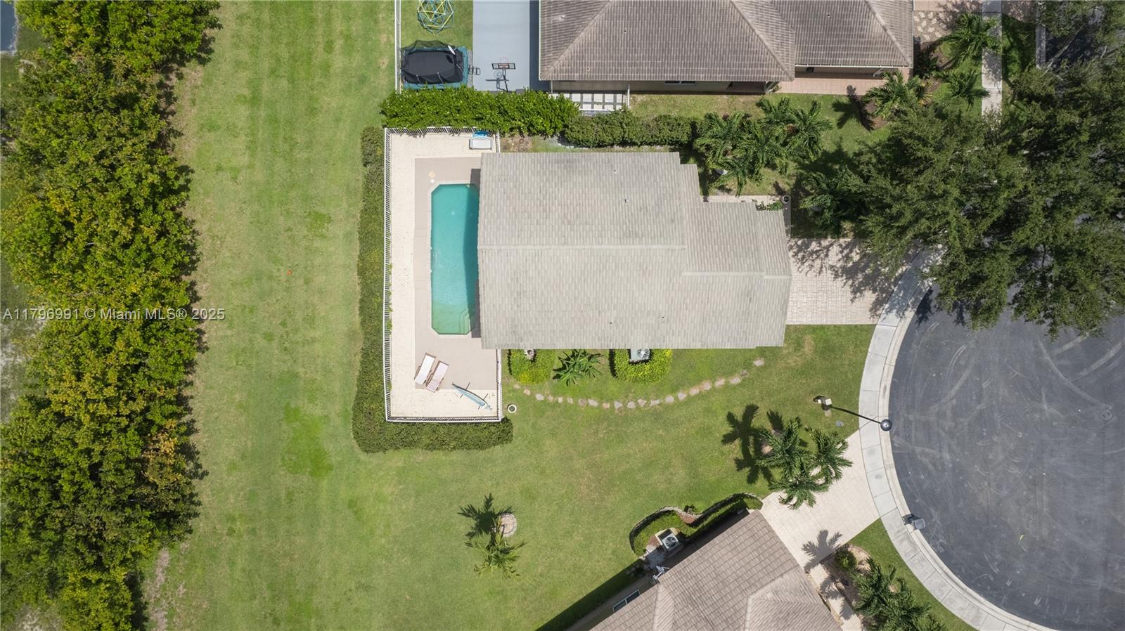 7423 NW 70th Ave
