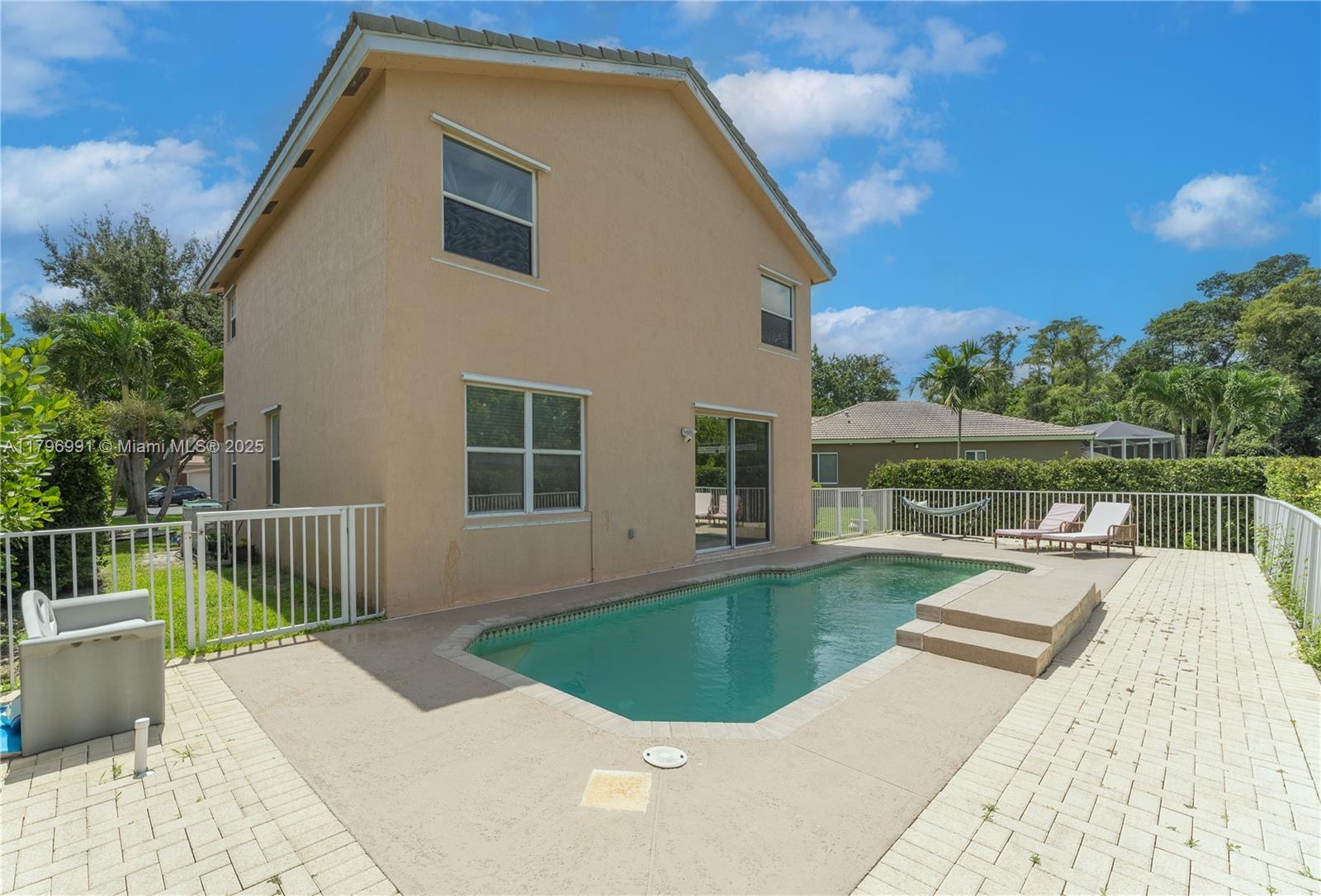 7423 NW 70th Ave