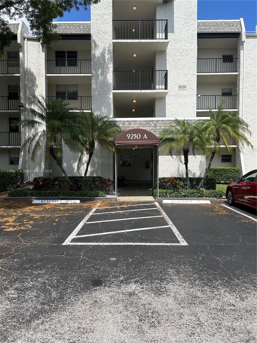 9230 Lagoon Pl 210, Davie, Broward County, Florida - 2 Bedrooms  
2 Bathrooms - 