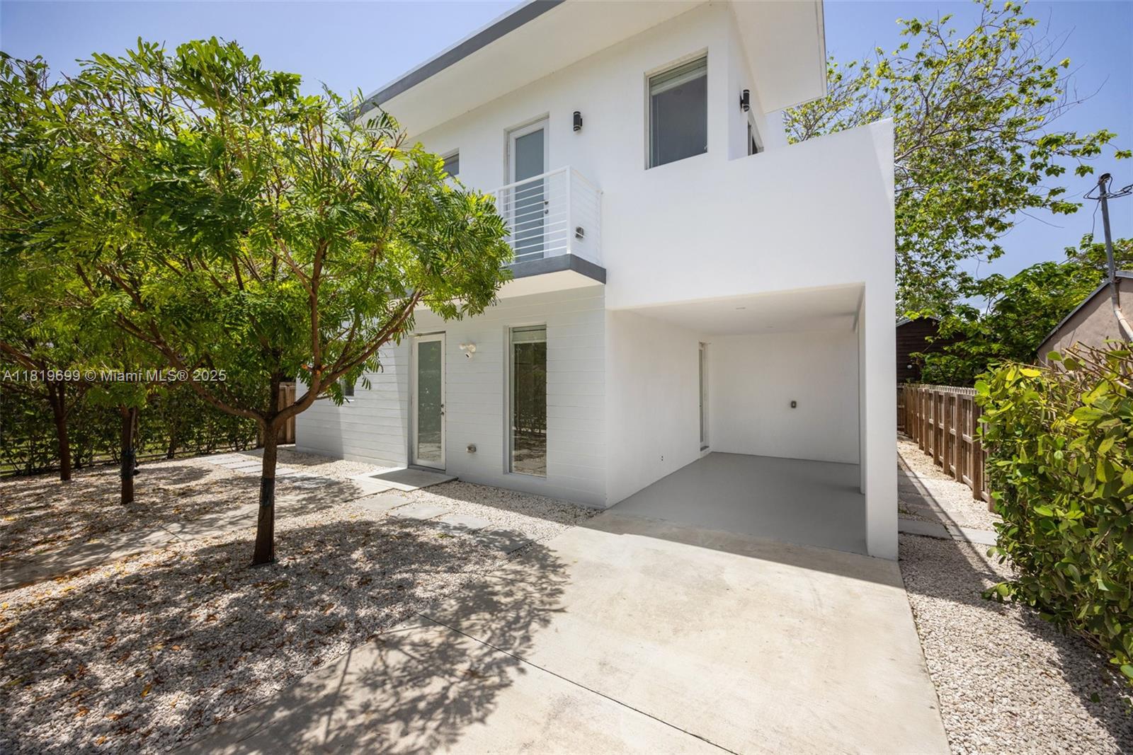 Rental Property at 3787 Thomas Ave, Coconut Grove, Broward County, Florida - Bedrooms: 5 
Bathrooms: 4  - $6,900 MO.