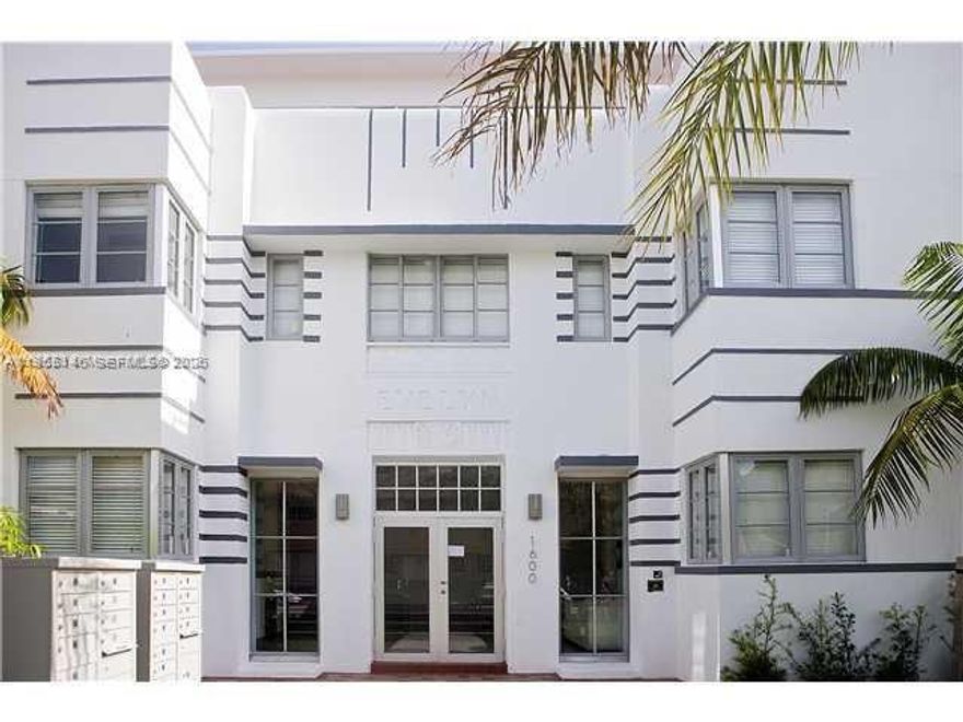 Beautiful and quiet corner unit just one block from Lincoln Road and within walking distance to the ocean. This modern, fully furnished one-bedroom features a private entrance, abundant natural light, and a bright, airy layout. Ideally located near Lincoln Road, Ocean Drive, shopping, dining, and the beach—perfect for enjoying the best of Miami Beach living.