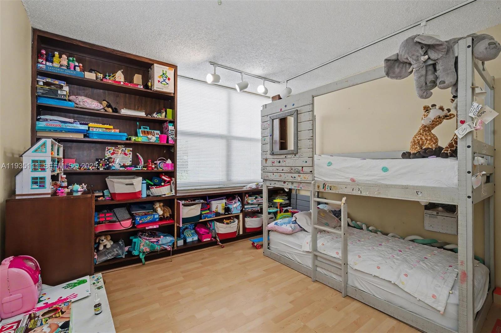 LIVE OAK CONDO SIX - Residential