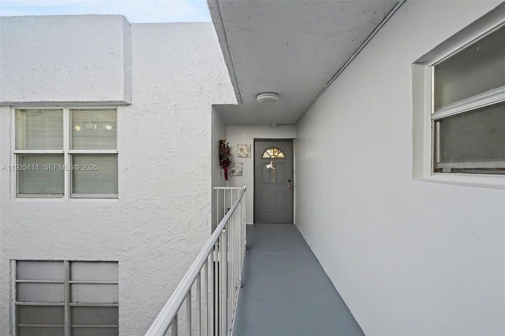 Photo of 9440 Live Oak Pl #404, Davie, FL 33324 (MLS # A11935111)