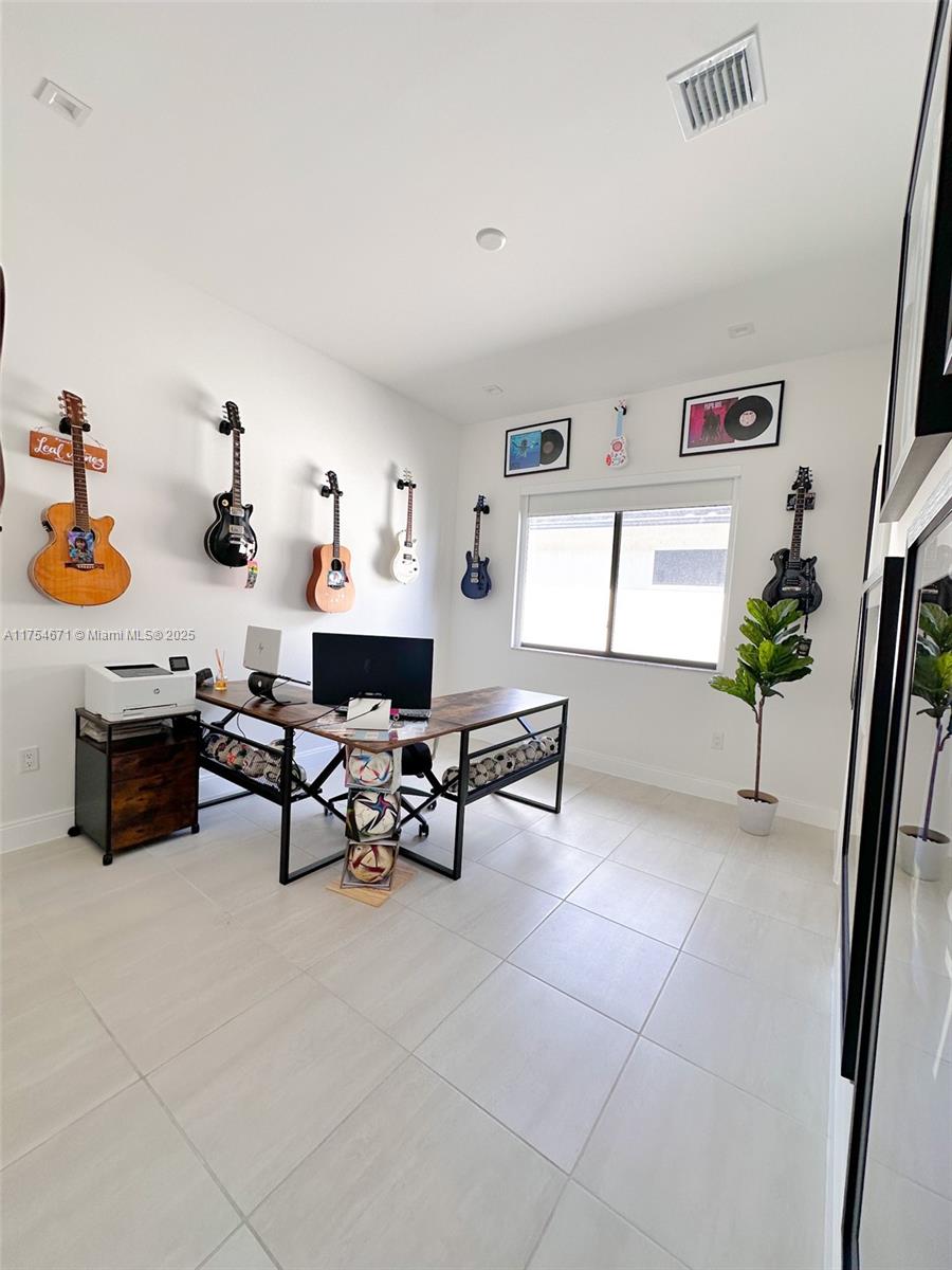 DOWNTOWN DORAL SOUTH PHAS - Residential Lease