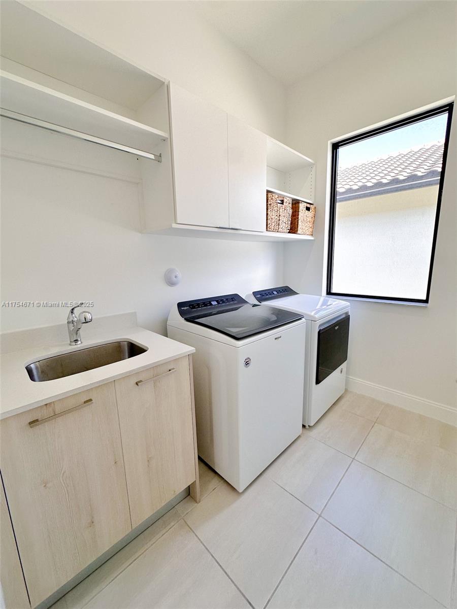 DOWNTOWN DORAL SOUTH PHAS - Residential Lease
