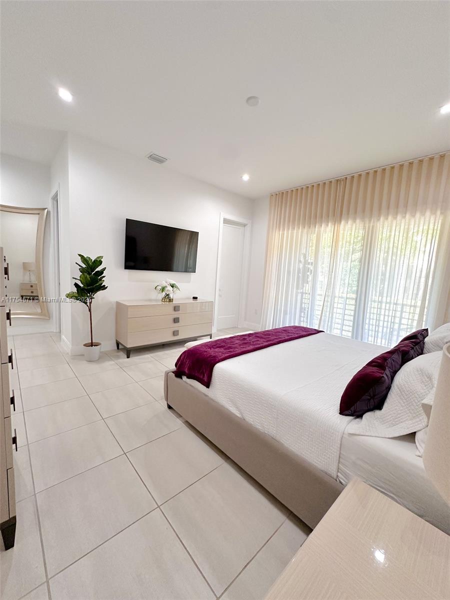 DOWNTOWN DORAL SOUTH PHAS - Residential Lease