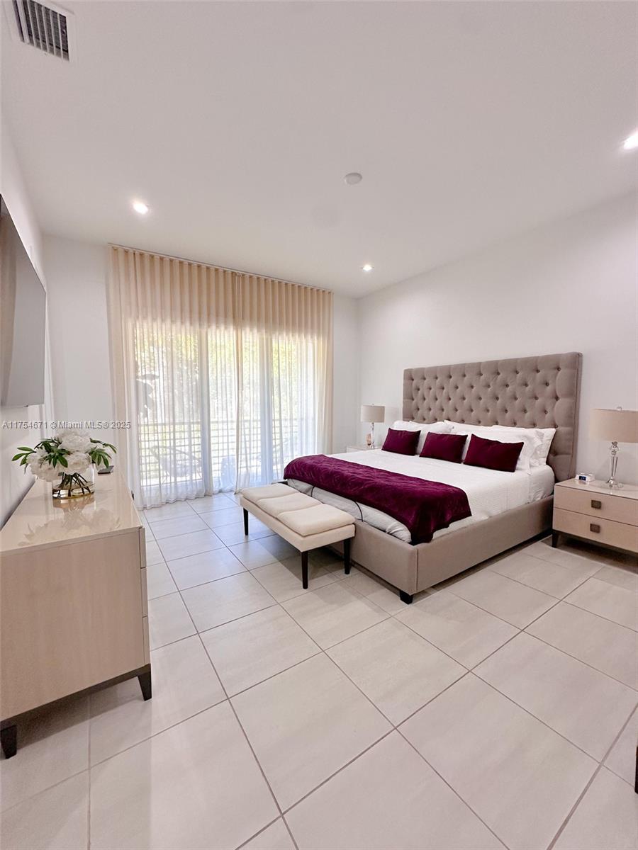 DOWNTOWN DORAL SOUTH PHAS - Residential Lease